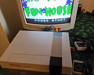Original Nintendo Entertainment System Model NES-001, working!