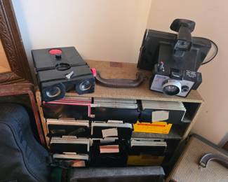 Vintage Stereo Realist 3D Slide Viewer Battery Powered Red Button and Slides!