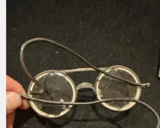 Steampunk. https://modestlambestatesales.hibid.com/