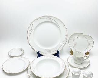 Mikasa Bone China Cappi Bellamy Dinnerware Set
