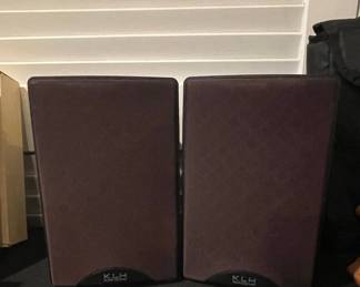 KLH Model 911B Bookshelf Speakers