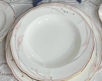 Mikasa Bone China Cappi Bellamy Dinnerware Set