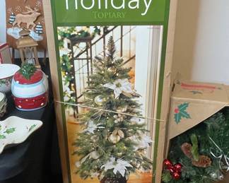 Pre-lit Decorated Holiday Topiary Tree