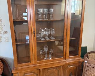 Vintage Wood China Cabine, Vintage Wood China Cabinett