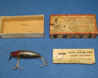 Lot 318. Vintage Heddon 3" Spook Floater River Runt in an old box marked 9409SS