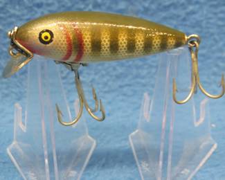 Lot 302. Vintage Pflueger 2 1/2" wooden Mustang crankbait in excellent condition