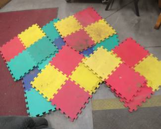 Lot 405. 30 interlocking non-skid floor mats. Each is 12" x 12".