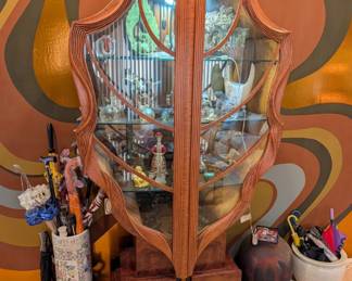 Carpanelli Leaf / Shield Curio Cabinet 