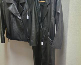 Black leather, size Large