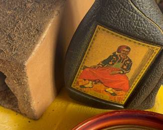 Decorative liquor decanter