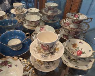 Tea cups and saucers 