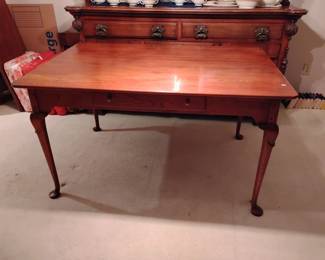 LINEAGE OAK DESK/TABLE.  DRAWERS ON BOTH SIDES.  SOLID OAK