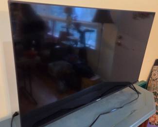 #29	Hisense Roku TV - (as is lines on TV) - 40' Flatscreen w/roku Remote	 $20.00 
