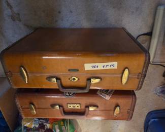 #101	 Vintage set of 2 Samsonite luggage cases	 $30.00 
