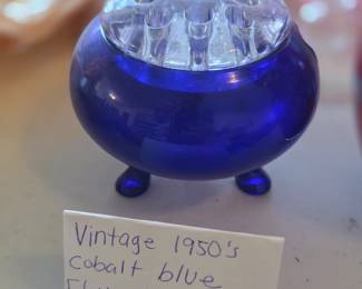 #117	Vintage 1950's cobalt blue flower lite frog	 $25.00 

