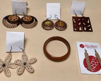 MHH052 Koa Bracelet & Hawaiian Themed Earrings