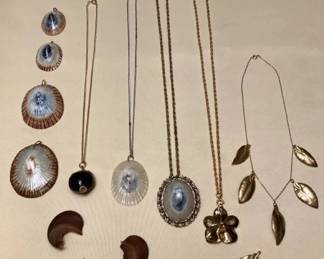 MHH054 Vintage Hawaiian Costume Jewelry