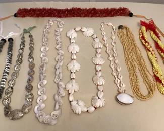 MHH133 Beautiful Shell & Crocheted Leis