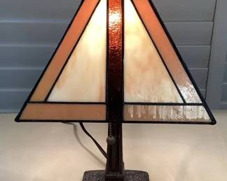 MHH118 Tiffany Style Stained Glass Table Lamp