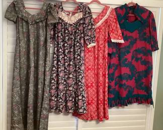 MHH077 Vintage Women’s Muu Muu’s