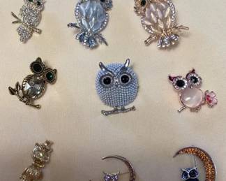 MHH043 Nine Owl Costume Jewelry Brooches
