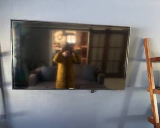 Wall TV, but ready to move now 