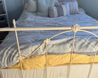 White Iron full bed  - Antique 