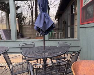 Patio Table w/ Chairs 