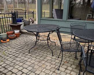 Black Aluminum Dinng Tables 