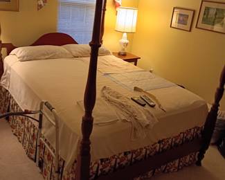 Full/Queen 4 poster bed