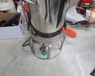 Outdoor cooker and pot