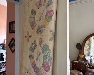 Vintage Dresden Plate Quilt, circa 1930s