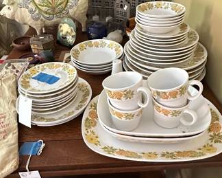 Corelle 'Butterfly Gold' Dinnerware Set