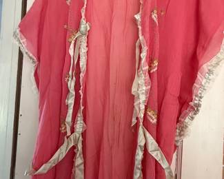 Vintage Pink Silk Chiffon Robe with Floral Embroidery and Lace Trim