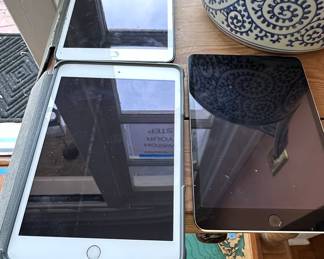 Apple iPad Mini (Multiple Generations, including 1st, 3rd, 4th, and 5th Gen)