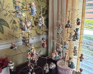 Goebel "Weihnacht" Collection Figurines