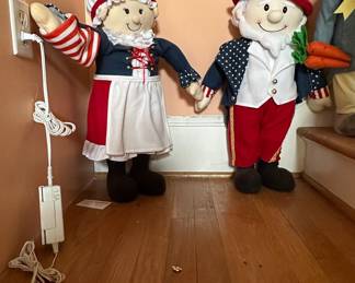 Byers' Choice Uncle Sam and Betsy Ross Caroler Dolls