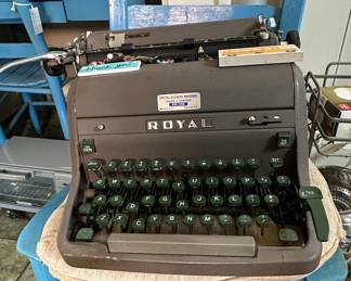 1950s Royal Quiet De Luxe Typewriter