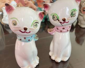 Cat winking eye salt and pepper shakers