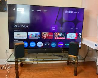 Sony TV With Sound Bar And Table Includes Two Pinnacle Speakers 