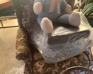 Colonial chair bear.