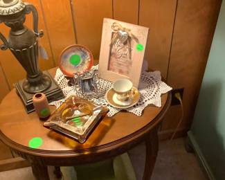 Round end table in den.