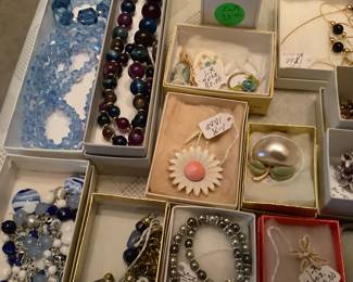 Some beautiful pins in this jewelry. Would be great for wearing or making craft projects out of.