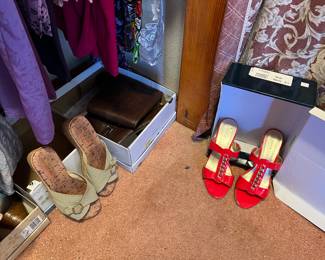 Woman's shoes (sizes 9-9 1/2)