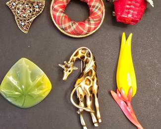 Assorted Brooches Lot including Giraffe Brooch