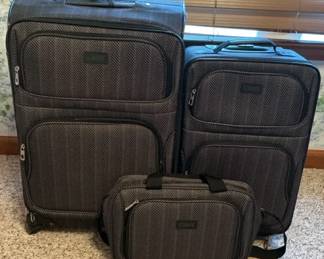 3 Piece Champs Gray Suitcase Set