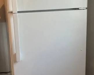 GE Top Freezer Refrigerator 