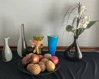 5 Vases a Decorative Bowl with Orbs