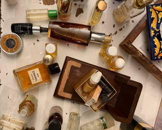 Vintage & Designer Perfume Bottle Collection – Chanel No. 5, Lancôme & Luxury Fragrance Lot with Vanity Display Pieces