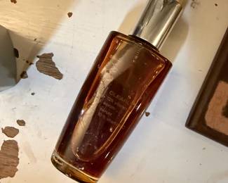 Clearly 100% Vitamin C Serum – Brightening Anti-Aging Facial Serum with Pump Dispenser, Skincare Treatment